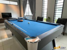 Desaru Arcadia Villa 11-12pax Wifi Netflix BBQ SteamBoat Pool Table Beach Water Park, מלון בKangkar Chemaran