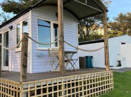 Pearl Shepherds Hut, campsite in Penally