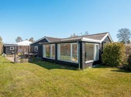 Holiday home Grenaa III، فندق في جرينا