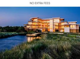 New Modern Waterfront Home w Saltwater Pool, Hotel in Salvo