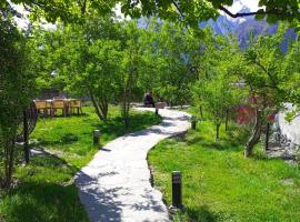 Grapes Garden Resort Hunza, хотел в Хунза