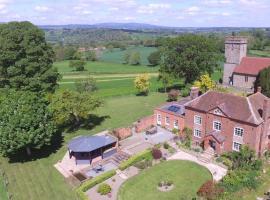 Broad Meadows Farmhouse 8 Guests, hotel in Bayton