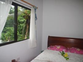 Papaya Guesthouse, maison de vacances à Mahé