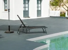 3-Room Family Villa with Massive Pool, Central Location, Seconds from Cliff!