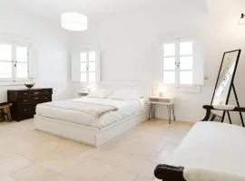 3-Room, 3-Bath Villa with Massive Pool, Central Location, Seconds from Cliff!
