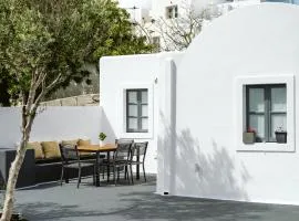 3-Room, 3-Bath Family Villa with Massive Pool, Central Location, Seconds from Cliff!
