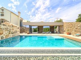 Holiday Home Jerini Main House by Interhome, hotel i Vrh