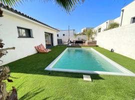 Villa contemporaine avec piscine proche des plages, בית נופש בSauvian