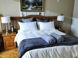 Uitenhage Apartment - 4 Graaff-Reinet Rd, hotel near Uitenhage Mall, Uitenhage