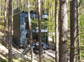 Premium Forest Bungalow with Ofuro Tub, camping i Luokesos Sen