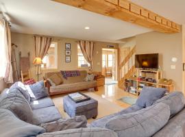 Spacious Jay Peak Vacation Rental with Mountain View, casa vacanze a Jay