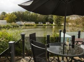 Mallard Lake, glamping site in South Cerney