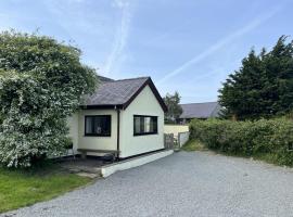 3 Bed Detached Cottage- Log Burner Mountain Views, hôtel à Beaumaris près de : Henllys Hall Golf Club