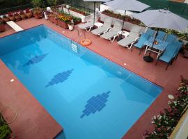 Villa in Panorama, Thessaloniki, with a swimming pool. Host: Mr. George, hotel u Solunu