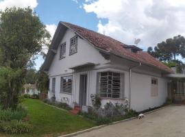 Hospedaria 71, cottage in Campo Alegre