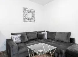 ALURE RESIDENCES 1 & 24h self check-in, free parking in front of the apartment building, new building, terrace, cafe with breakfast in the apartment building, next to the aqua park