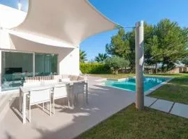 Moderna villa con la piscina climatizada Colinas