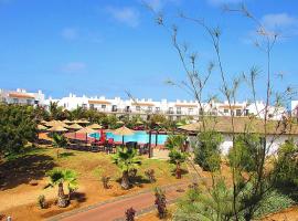 Relaxing 2 Bed Apartment with pool view Sol Dunas, מלון בPrainha