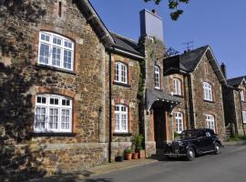 Seven Stars - Bed & Breakfast & Restaurant: Okehampton şehrinde bir otel