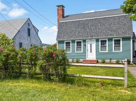Chic Cape Cod Home Near Beach Bike Path, hotel a Sandwich
