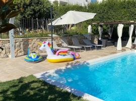 jolie appartement avec piscine, hotel in La Roquette-sur-Siagne