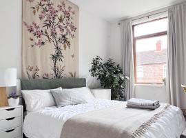 Beautiful Private Room in Levenshulme, pensionat i Manchester