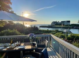 Private Summer Rental Beach House with a 30ft Boat Dock, hotell i Southampton