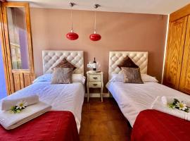 Hostal Nomadas by Gloove: Villalba de la Sierra'da bir otel