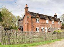 Club Cottage, holiday home in Dummer