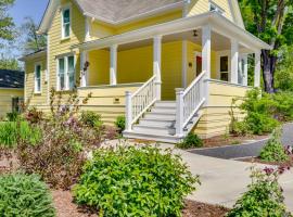 Historic Home Near Downtown Salem Walk to Capitol, holiday home in Salem