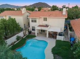 Red Mountain Ranch home BBQ Pool, מלון בLeisure World