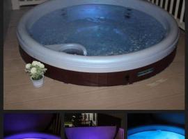 링컨에 위치한 홀리데이 파크 Hot tub breaks Lancaster Cresent tattershall lakes