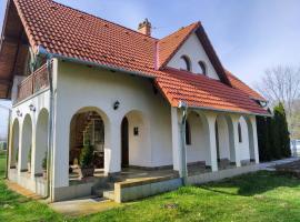 Bodzás vendégház - Bodza u.4., hotel in Kiskunmajsa