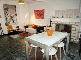 Charmant appartement tout confort proche Joigny: Cézy şehrinde bir otoparklı otel
