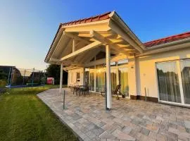 modernes Ferienhaus mit eigenem Garten und Terrasse - Ferienhaus Bauernrose