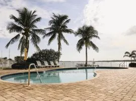 Dolphin Bay in Boca Ciega Resort - 2BR, Pool, Bay View