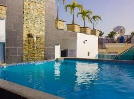 Modern and centric Apartment with pool and gym at Downtown
