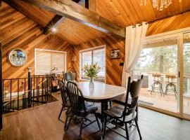 Old Hollywood Lodge-Pets, HotTub-Sauna, Speakeasy!