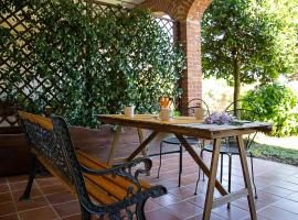 LE ORTENSIE - Holiday country house, hotel with parking in Pisano