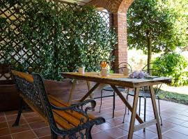 LE ORTENSIE - Holiday country house, hotel in Pisano