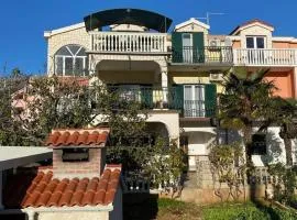 Apartments with parking space Grebastica, Sibenik - 4252