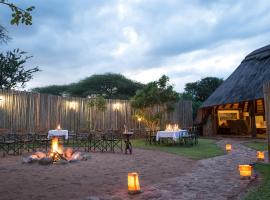 Rhino River Lodge, hotel s parkiriščem v mestu Manyoni Private Game Reserve
