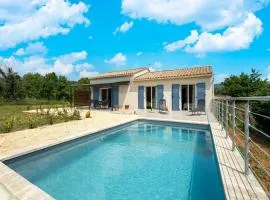 Cosy holiday home with pool