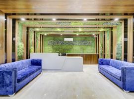 Capital O 79590 Hotel Raj Square, hotel em Bhatha