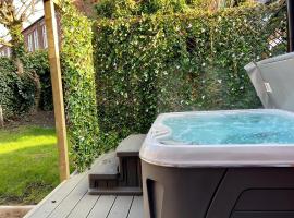 The Safari House - Your Ultimate Relaxation Destination, hotel cerca de Victoria Baths, Mánchester