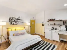 Kawelohea Studio suite. ʻoluʻolu komo