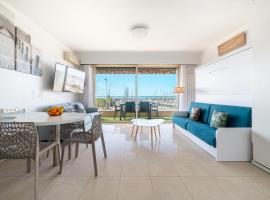 La Grande Palmeraie - Spacieux studio avec vue mer, terrasse, port de Garavan، فندق في مينتون