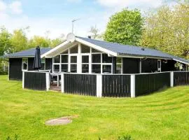 8 person holiday home in Hemmet