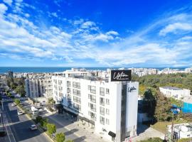 UPTOWN Büyük Anadolu Girne Hotel، فندق في كيرينيا
