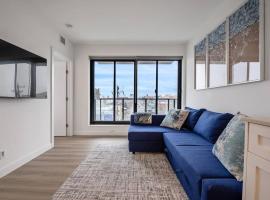 Exquisite 2BR Condo Near Downtown With Free Parking，位于卡尔加里的分契式公寓